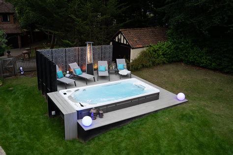 London Essex Outdoor Living (Hydropool Essex: Swim Spas & Hot Tubs; Outdoor Kitchen Company)
